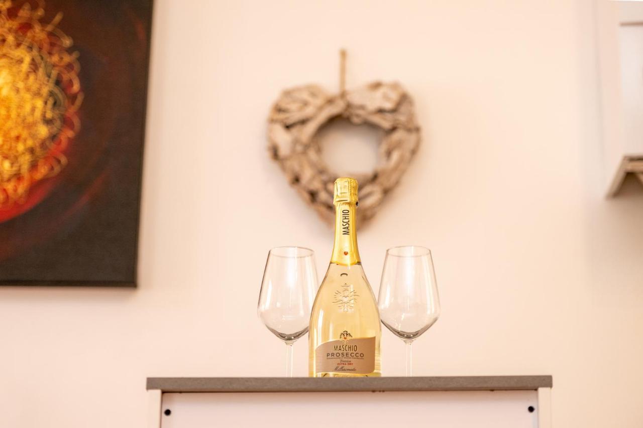 Portatorre Suite, A Charming Apartment In The Heart Of Como, Free Private Parking, Air Conditioning & More! Экстерьер фото