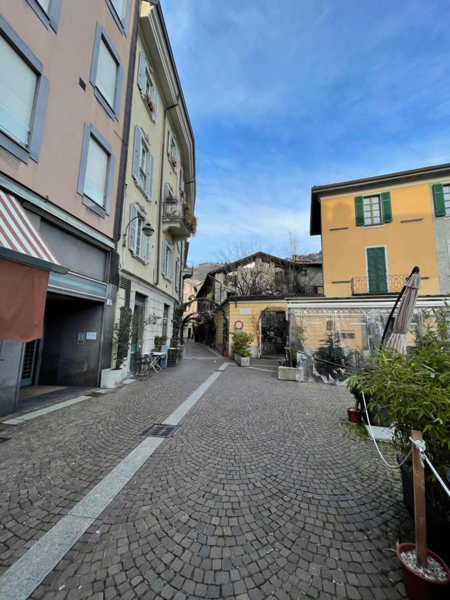 Portatorre Suite, A Charming Apartment In The Heart Of Como, Free Private Parking, Air Conditioning & More! Экстерьер фото